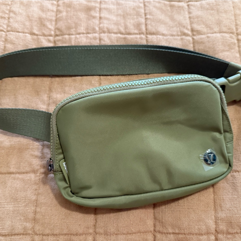 Lululemon belt bag bronze green